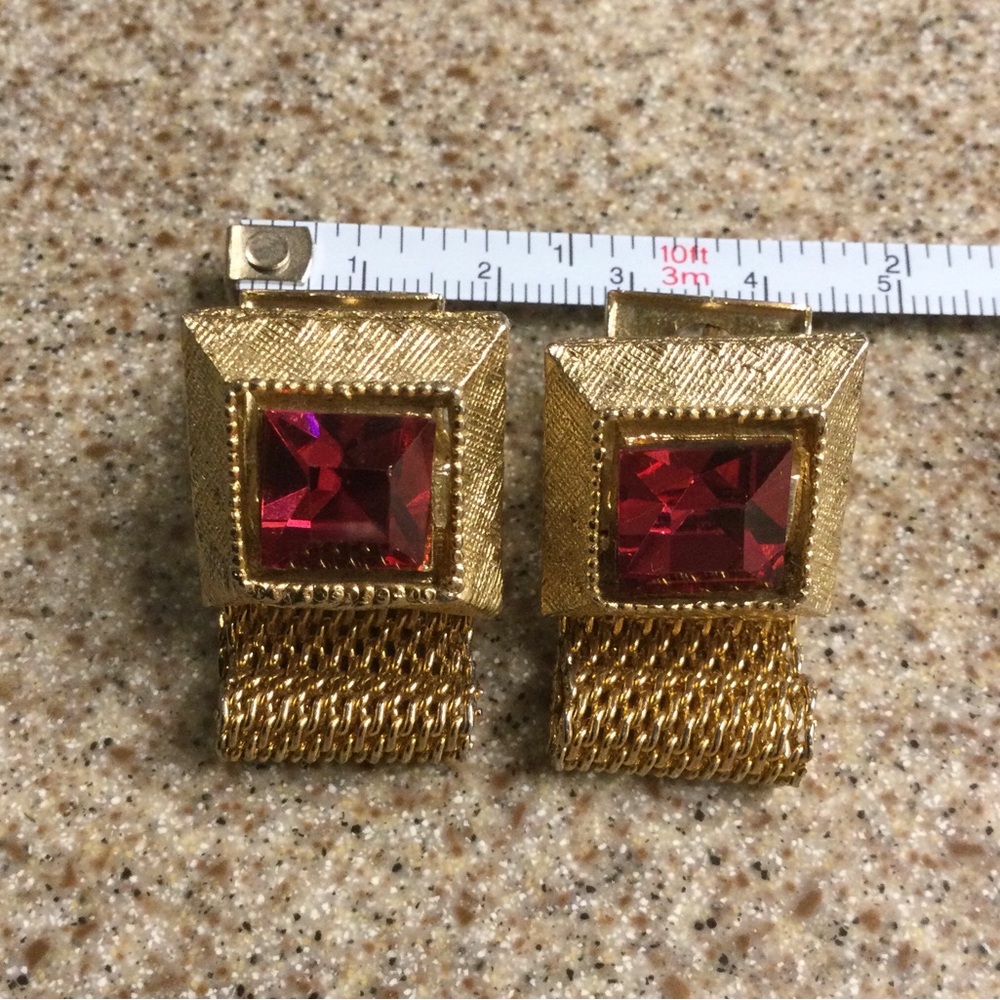 Vintage-Man’s Gold-Tone Mesh Cuff Links with Red Square Gem - Picture 3 of 4